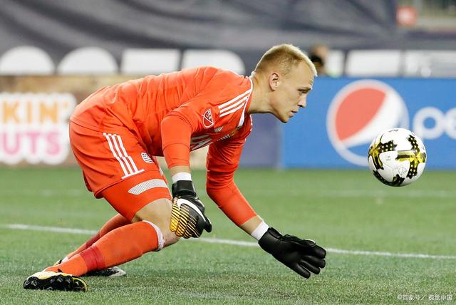 开云APP-赛地聚焦——荷甲今晚热度飙升，波尔图豪取连胜，话题不断，纪律约束更严格(地震横波和纵波危害大)