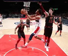 开云APP-青啤啦啦队美国克里夫兰骑士队表演